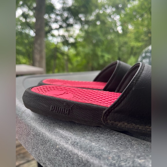 Girls Puma Slides sandals, sz 2, Perfect to slide on after summertime sports⚽️🥎 - Picture 6 of 7